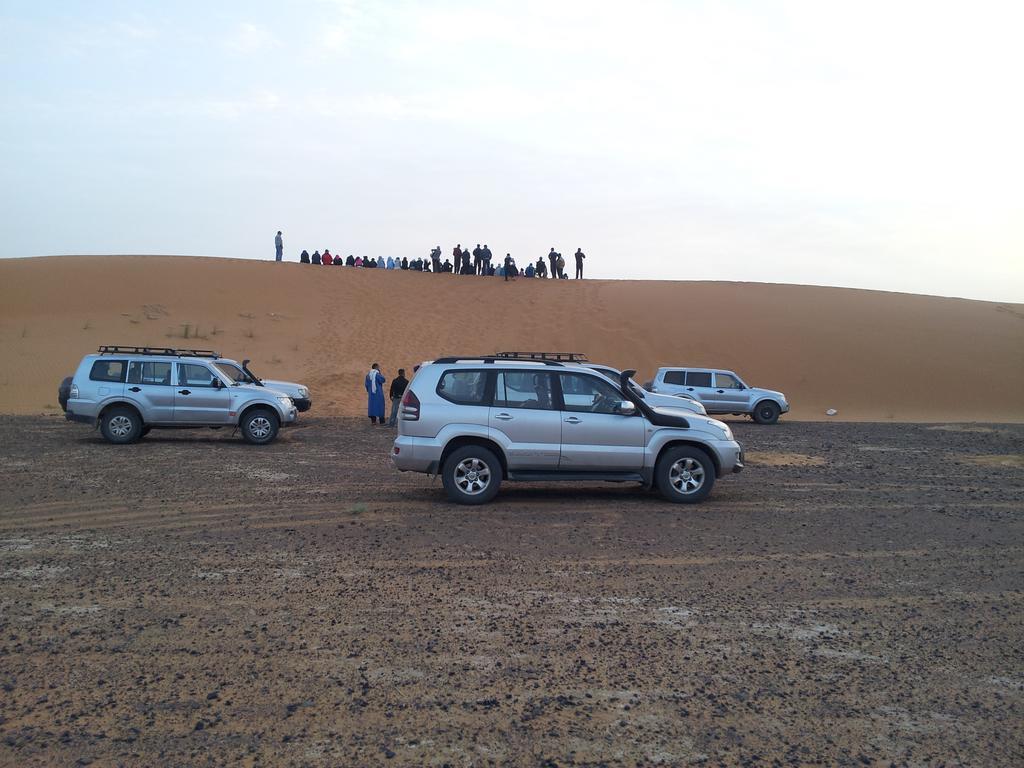Bivouac Erg Znaigui Hotel Merzouga Bagian luar foto
