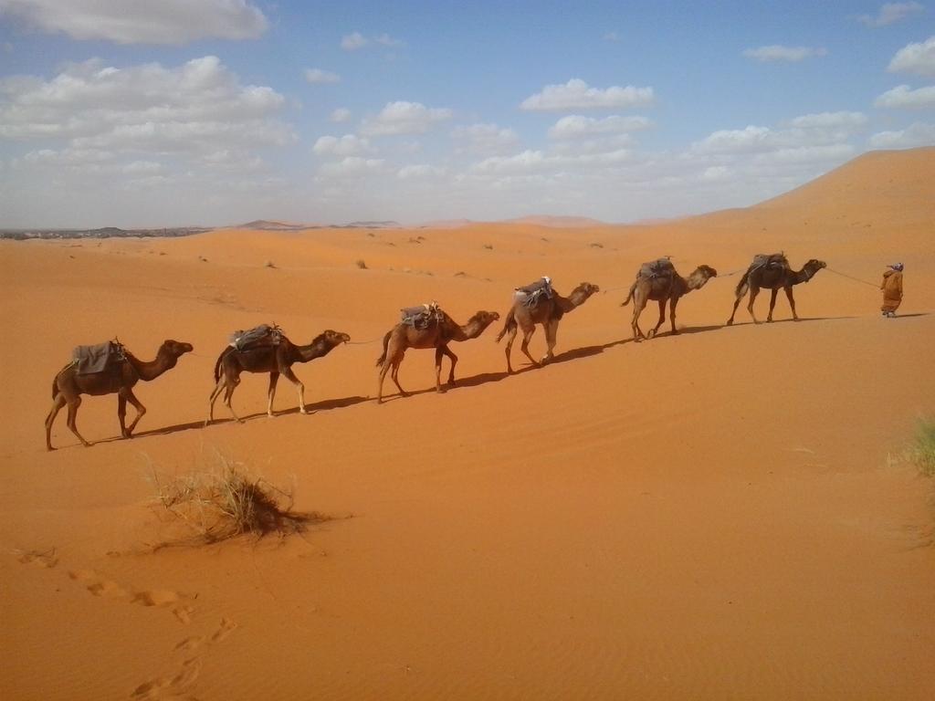 Bivouac Erg Znaigui Hotel Merzouga Bagian luar foto