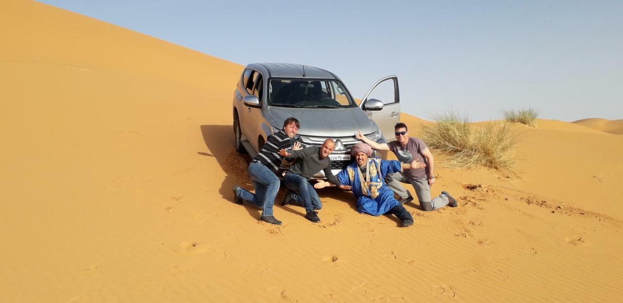 Bivouac Erg Znaigui Hotel Merzouga Bagian luar foto
