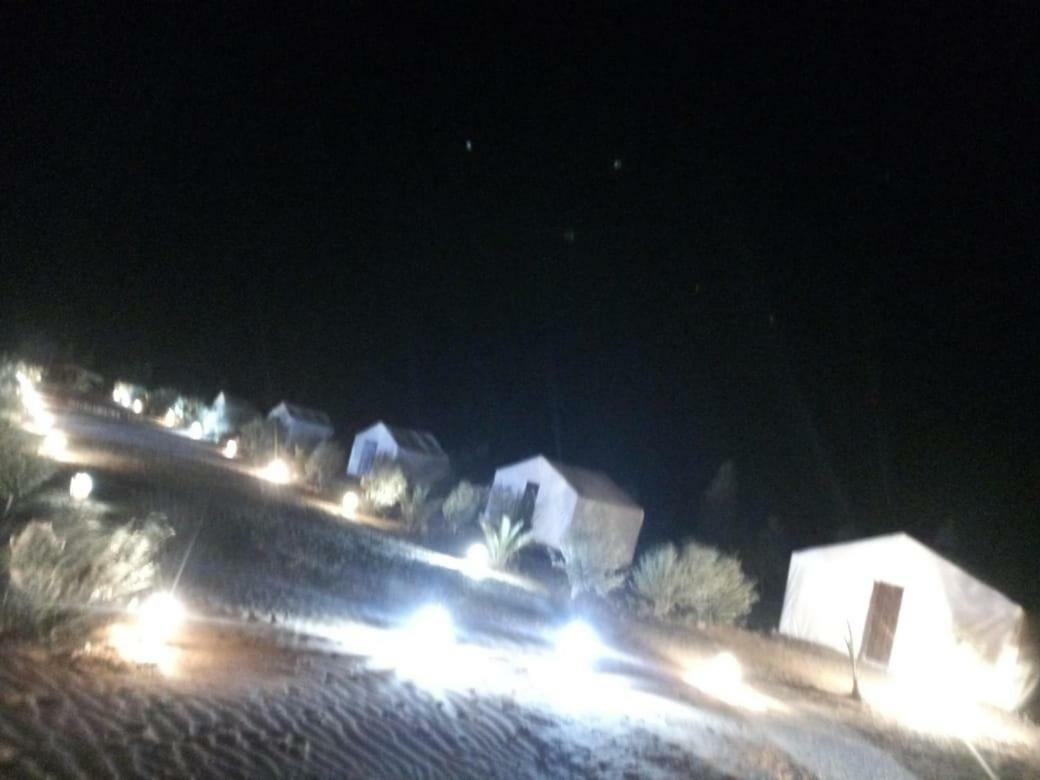 Bivouac Erg Znaigui Hotel Merzouga Bagian luar foto