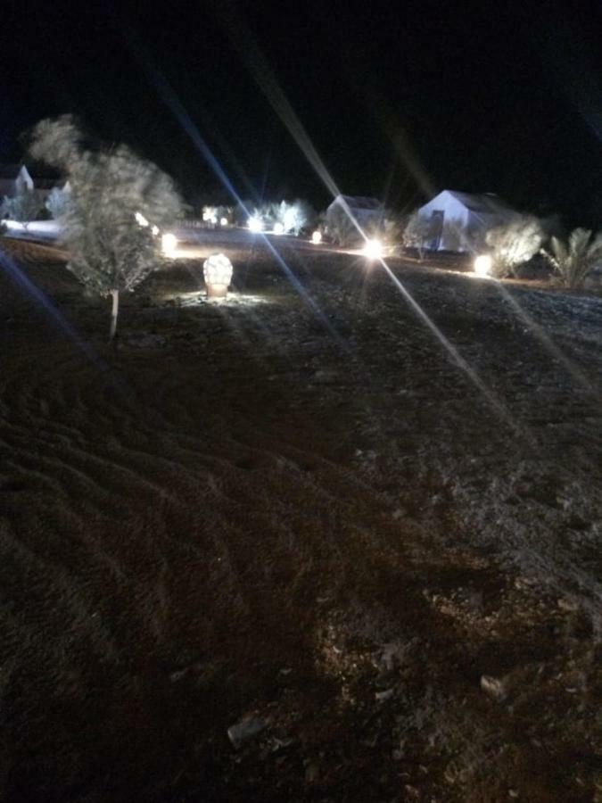 Bivouac Erg Znaigui Hotel Merzouga Bagian luar foto