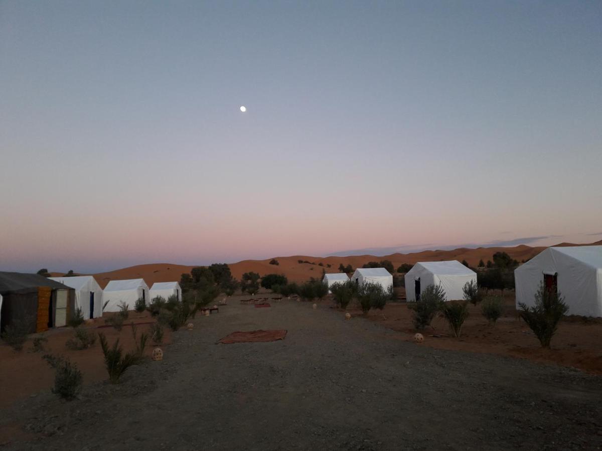 Bivouac Erg Znaigui Hotel Merzouga Bagian luar foto