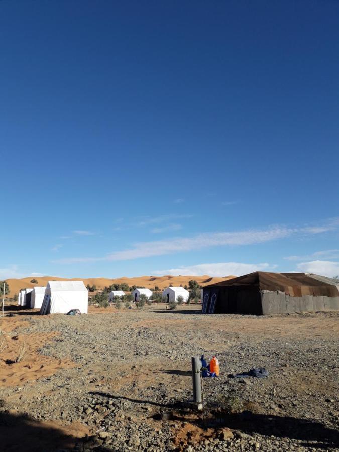 Bivouac Erg Znaigui Hotel Merzouga Bagian luar foto
