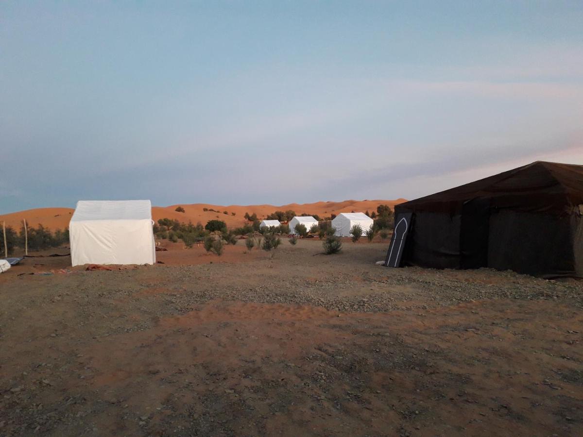 Bivouac Erg Znaigui Hotel Merzouga Bagian luar foto
